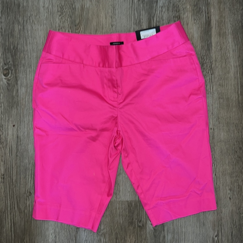 NWT Worthington Pink modern fit slim leg Bermuda shorts Size 8